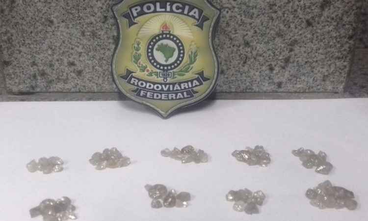 Polícia apreende em Goiás 91 diamantes avaliados em R$ 900 mil - PRF/Divulgação 