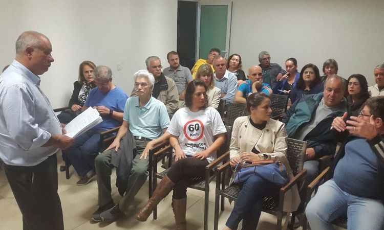 Moradores de condomínios de Nova Lima denunciam transporte irregular de minério - Marcos Vieira/EM/D.A.Press