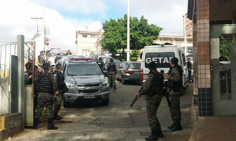 PMs fazem pente-fino no Ceresp Gameleira e prendem agente penitenciário - Paulo Filgueiras/EM/DA Press