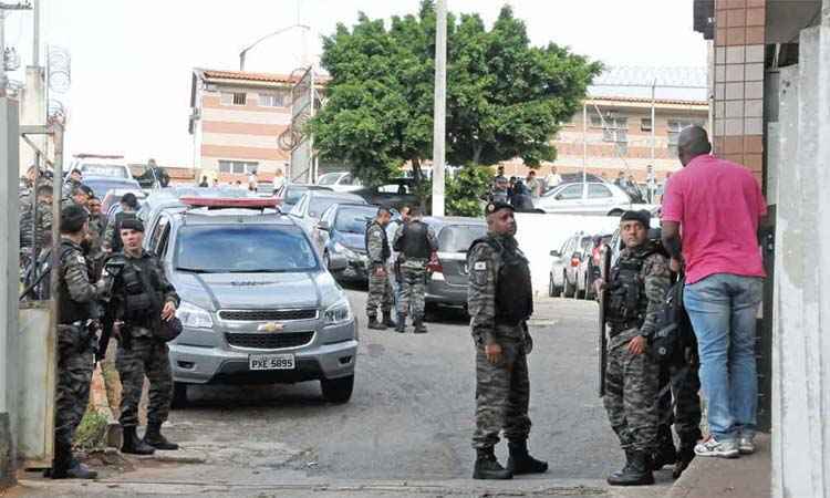 Operação no Ceresp Gameleira termina com dois carcereiros detidos com armas irregulares - Paulo Filgueiras/EM/DA Press