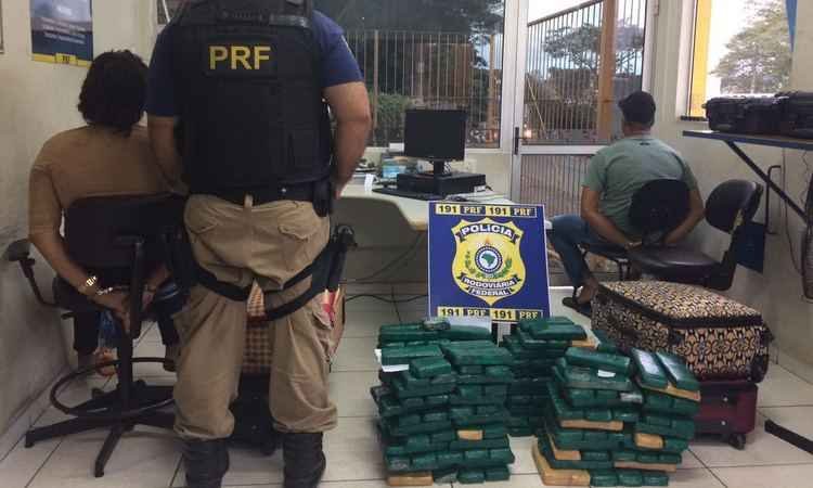 Casal é preso em Teófilo Otoni transportando maconha em ônibus interestadual - PRF/Divulgação