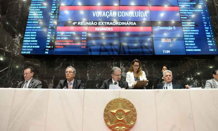 ALMG aprova volta de quinquênio para servidores da educação - Guilherme Dardanhan