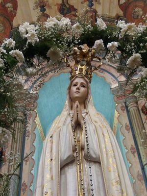 Enquanto mundo comemora centenário de aparecimento de Nossa Senhora, ladrões furtam coroa de ouro da santa em Minas