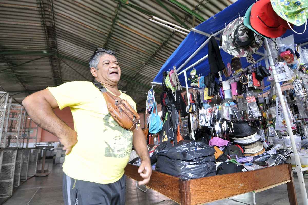 Produtos chineses ganham espaço em mercados tradicionais do Jequitinhonha - Juarez Rodrigues/EM/D.A. Press