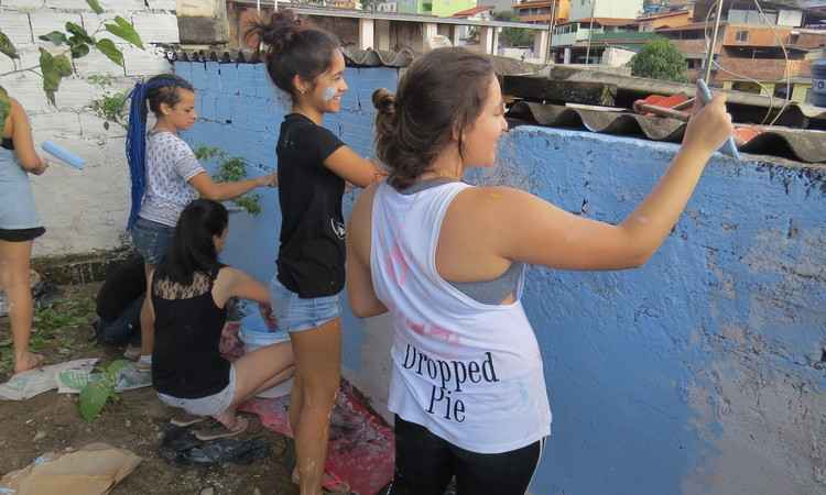Mutirão de estudantes e professores ajuda creche no Bairro Jardim Alvorada - Divulgação/Colégio Magnum Cidade Nova