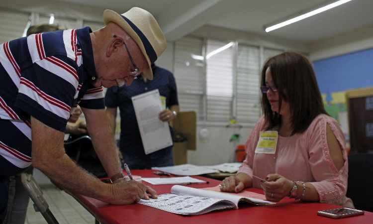 Porto Rico opta pela anexação aos EUA em consulta com baixo índice de participação - Ricardo ARDUENGO / AFP