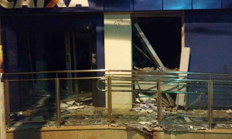 Homens explodem agência e trocam tiros com PM em Dores do Indaiá  - Divulgação/ Whatsapp 