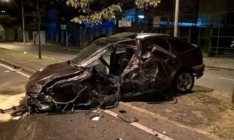 PM apura se acidente na Avenida Barão Homem de Melo foi consequência de um 'pega' - Leonardo Alvarenga/Divulgação