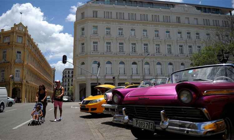 Salário médio em Cuba em 2016 foi de US$ 29, apontam dados oficiais - AFP / YAMIL LAGE 