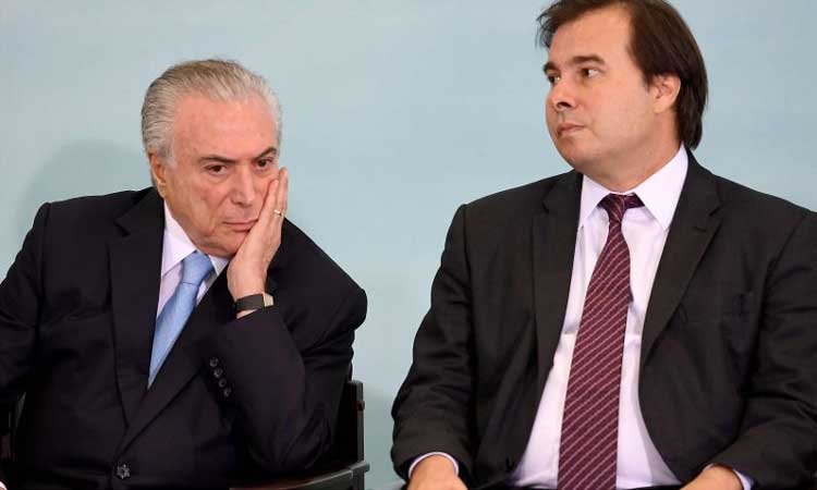 Temer luta para não deixar que aliados vejam Maia como solução para o país - Evaristo Sá/AFP