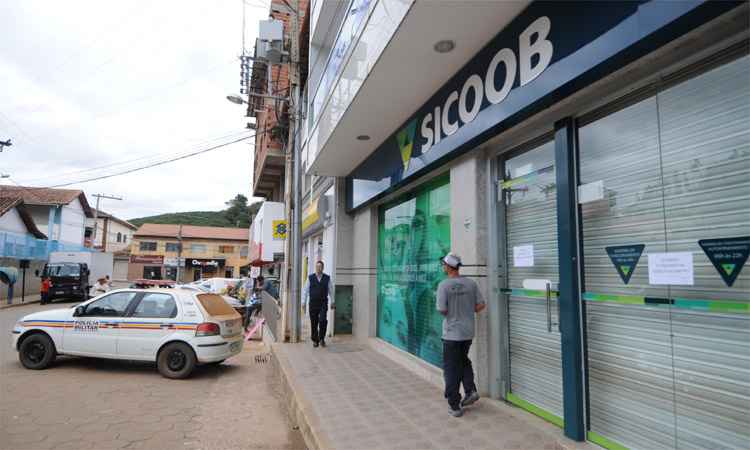 Assaltos a bancos levam pânico e viram desafio para pequenas cidades do interior de Minas - Leandro Couri/EM/DA Press