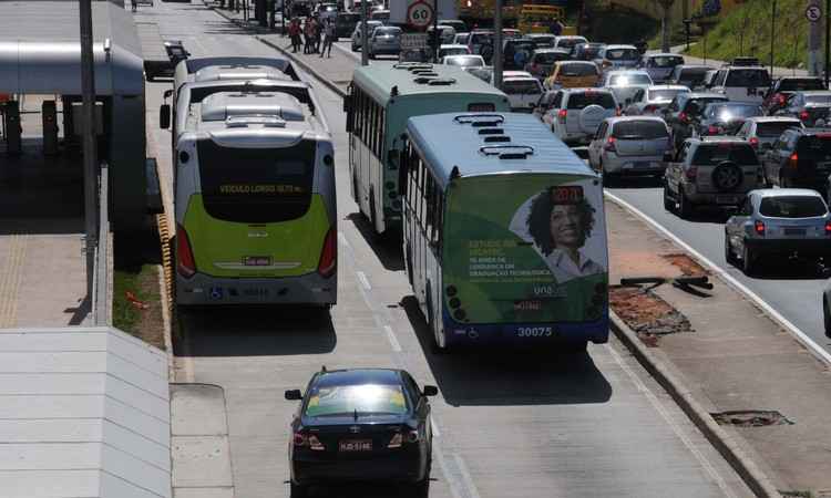 Kalil garante manutenção das tarifas de ônibus até que auditoria das empresas seja feita - Leandro Couri/EM/D.A PRESS