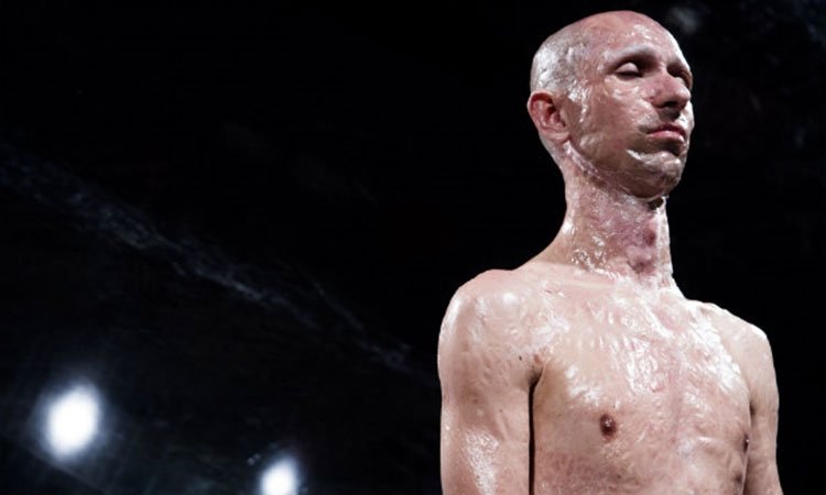 Artista é preso por ato obsceno durante apresentação de mostra teatral - Tathy Yazigi/Divulgação