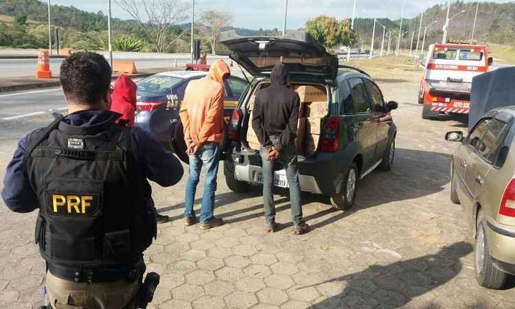 Trio suspeito de roubar carro cheio de compras foi preso em Carmópolis de Minas - Polícia Rodoviária Federal/Divulgação