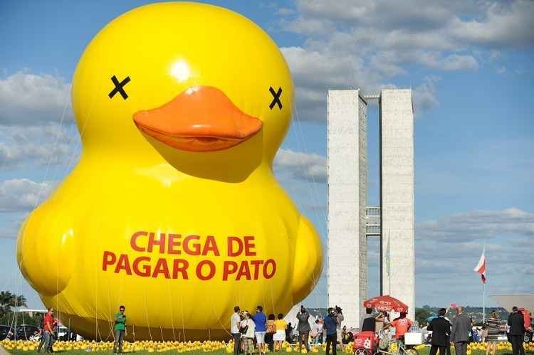 Fiesp volta expor o pato amarelo em protesto contra o aumento de impostos - Andressa Anholete 
