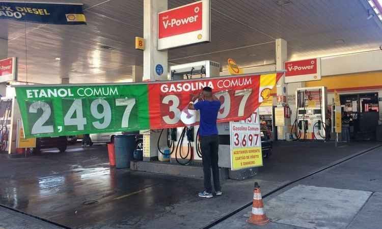 Aumento nos combustíveis chega aos postos de Belo Horizonte e gera indignação em motoristas - Edésio Ferreira/EM