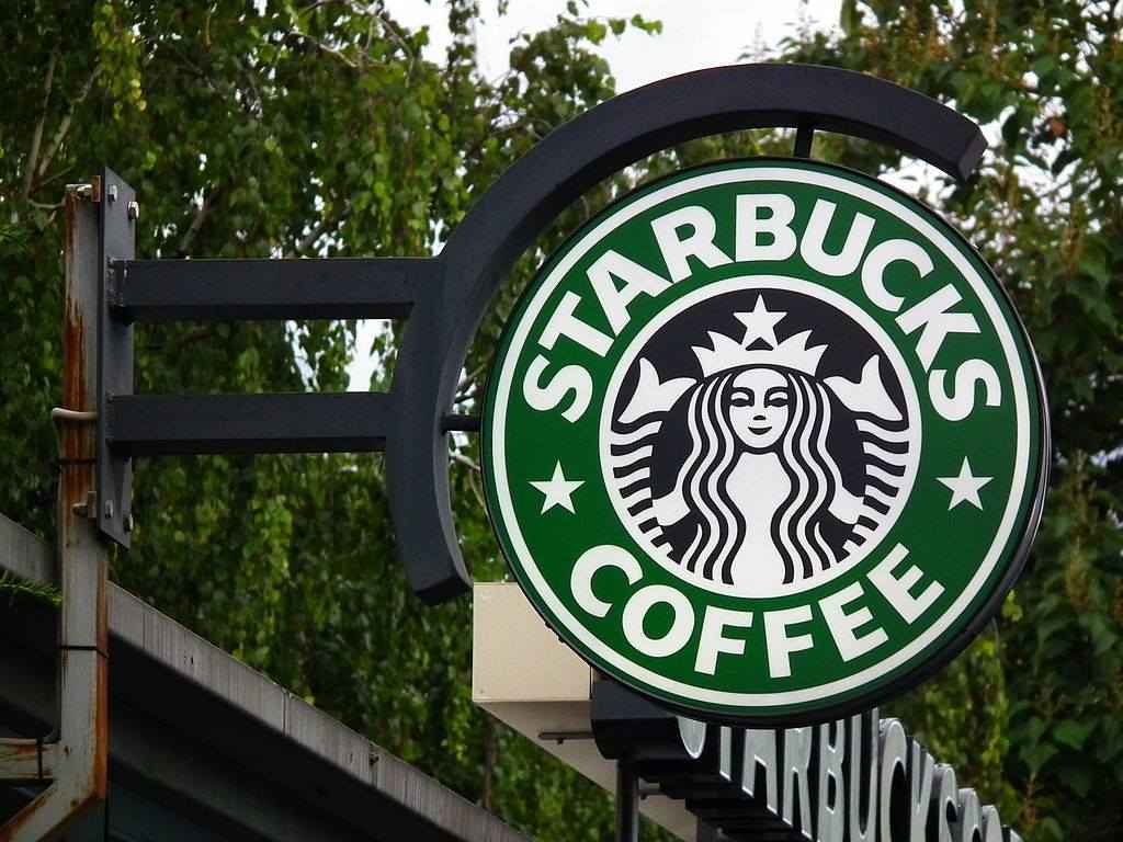 Família curitibana acusa Starbucks de racismo após filha ser confundida com pedinte - Wikipedia 