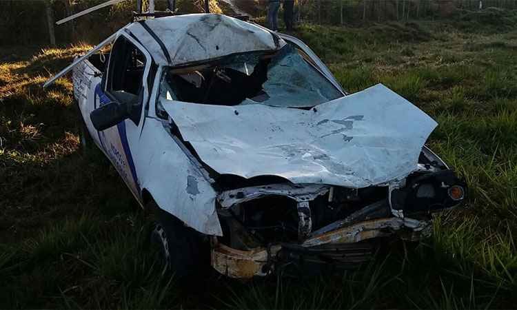 Motorista morre após atropelar mula e capotar carro no Sul de Minas - PRF/Divulgação