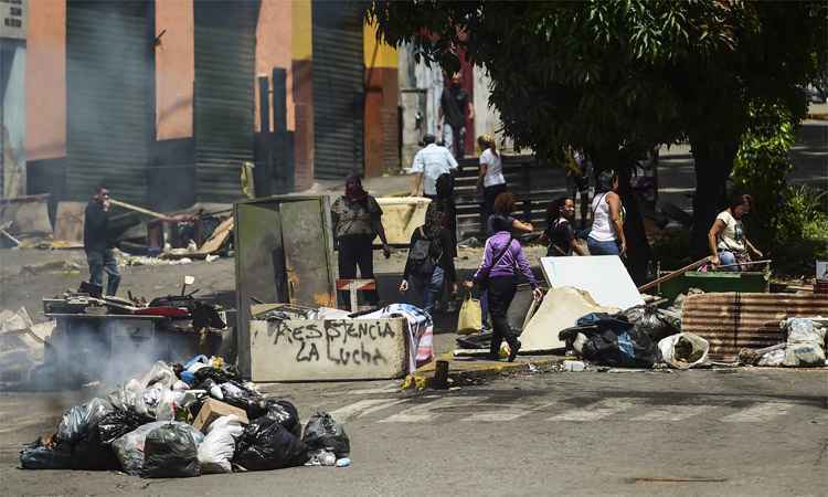Venezuela: governo reforça segurança para votação e manifestantes bloqueiam vias - RONALDO SCHEMIDT / AFP