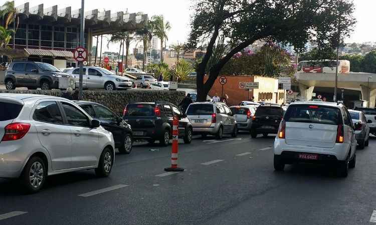 Último dia de férias é marcado por trânsito lento no entorno da rodoviária de BH - Paulo Filgueiras/EM/D.A PRESS