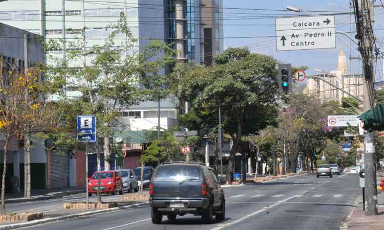 Uso de faixas para ônibus confunde motoristas em Belo Horizonte - Jair Amaral/EM/DA Press