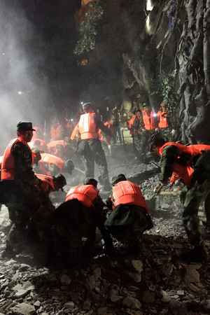 Terremoto mata pelo menos 19 pessoas na China - STR/AFP