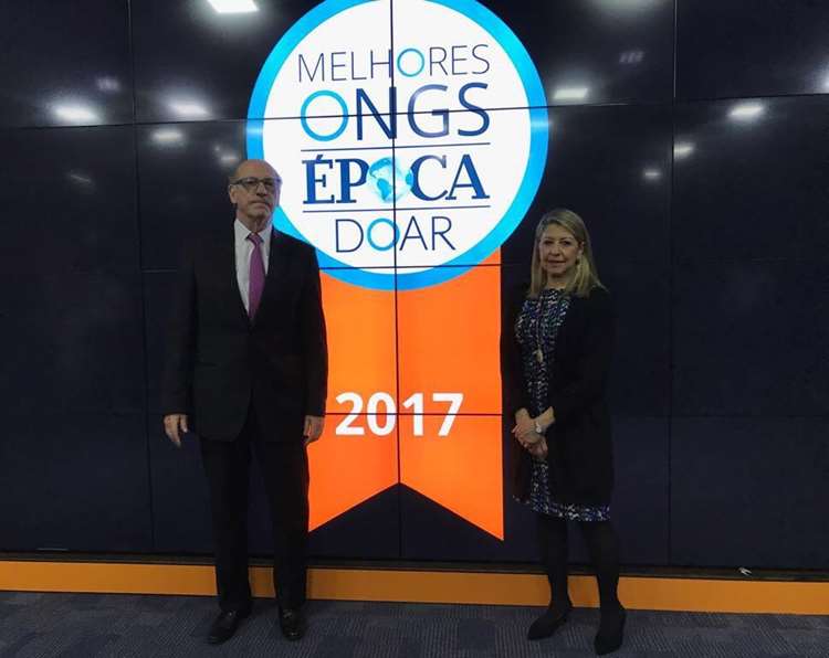 Instituto Olga Kos recebe Prêmio "Melhores ONGs 2017"  - Dino