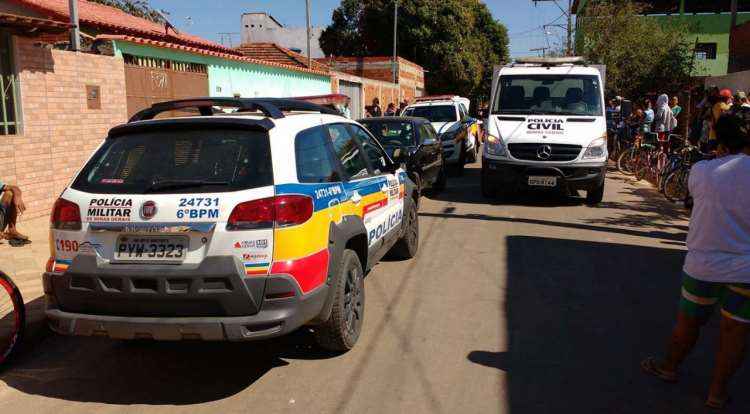 Crianças são encontradas debruçadas sobre corpo da mãe assassinada em casa de Tumiritinga - Agência Rede Alerta
