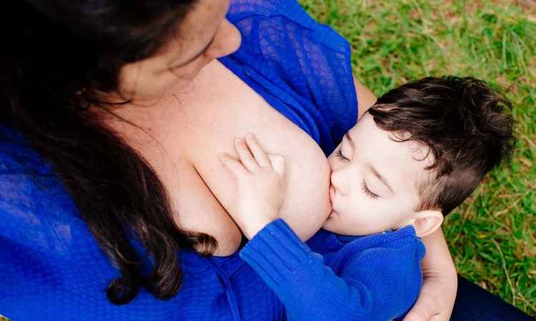 Mães organizam 'mamaço' em apoio à mulher que denuncia constragimento em shopping - Jessica Nery/Divulgação