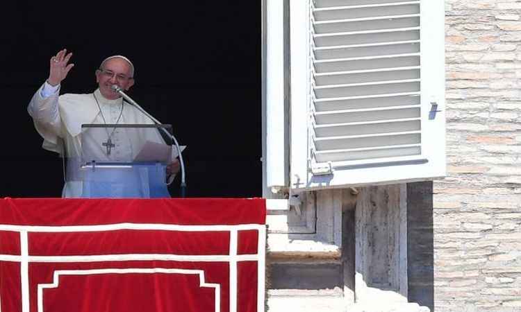 Papa questiona fé de cristãos que consultam horóscopos e cartomantes - ALBERTO PIZZOLI
