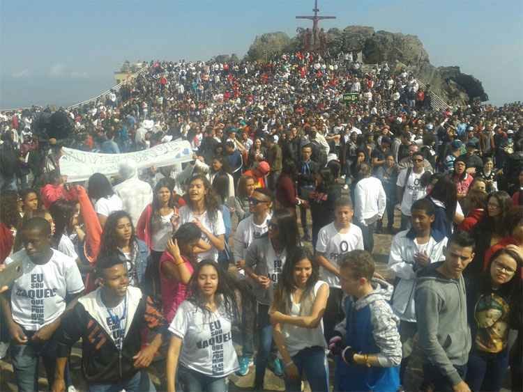 Missa na Serra da Piedade reúne cerca de 10 mil jovens, dizem organizadores  - Beto Novaes/EM/DA Press