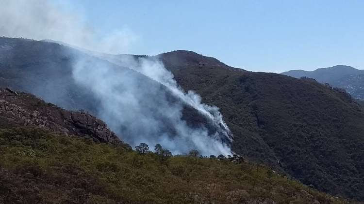 Incêndio no Pico do Itacolomi segue descontrolado - Corpo de Bombeiros/Divulgação