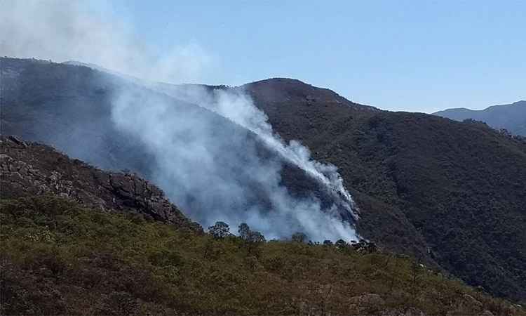Bombeiros de BH vão reforçar combate a incêndio no Pico do Itacolomi - Corpo de Bombeiros/Divulgação