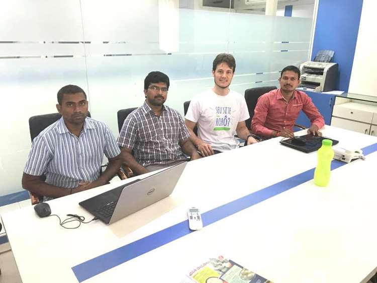 Agência de Marketing Digital de Curitiba cria projeto inovador com equipe de programadores na Índia  - Dino