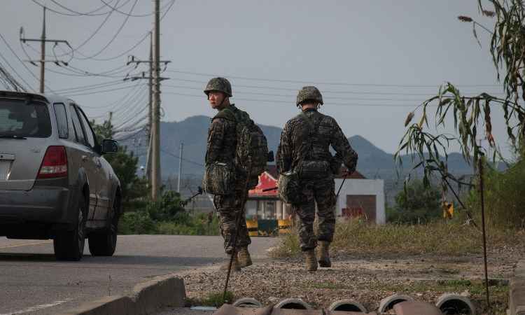 Coreia do Sul acredita que o Norte tem uma arma nuclear do tamanho de uma ogiva - Ed JONES / AFP