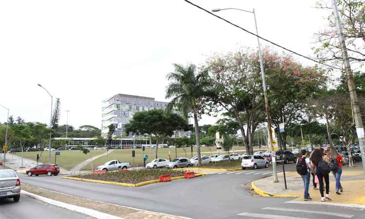 Reitor da UFMG pede cautela em relação a rankings da educação superior - Rodrigo Clemente/EM/DA Press - 21/10/2014