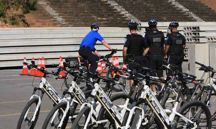 Policiamento em bikes multiplica capacidade de guardas municipais de BH - Edésio Ferreira/EM/D.A PRESS