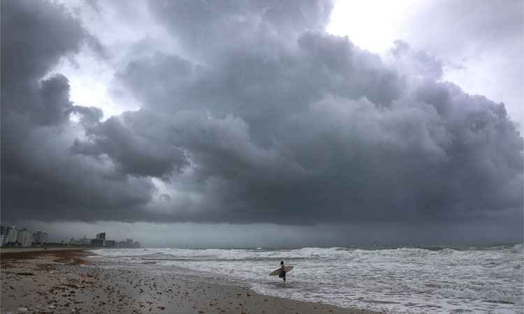 'Parecia cena de filme', diz brasileira sobre fuga do Furacão Irma - JOE RAEDLE