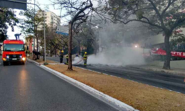 Integrantes do MTST ocupam sede do Incra e fecham a Av. Afonso Pena em BH - Corpo de Bombeiros/ Divulgação 