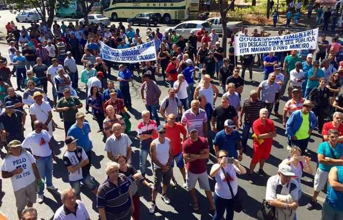Manifestação de servidores complica trânsito no entorno da Praça da Liberdade - Aspra/Facebook/Divulgação