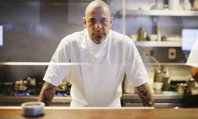 Homens armados invadem restaurante do chef Henrique Fogaça em SP - Divulgação