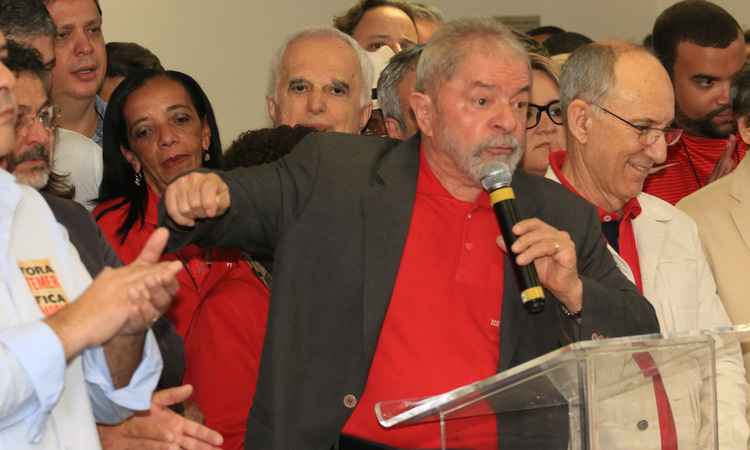 Planilha apreendida na casa de Lula não registra aluguel de apartamento - Roberto Parizotti