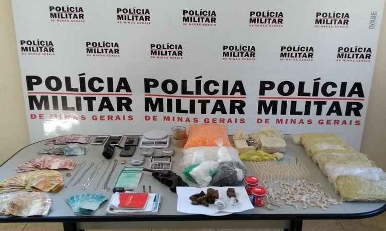 PM apreende drogas, joias e veículos avaliados em R$ 500 mil durante operação em Ubá - Polícia Militar/Divulgação
