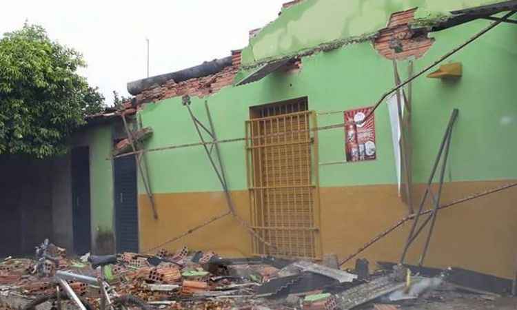 Temporal causa pânico em Pirapora, no Norte de Minas - WhatsApp/Reprodução