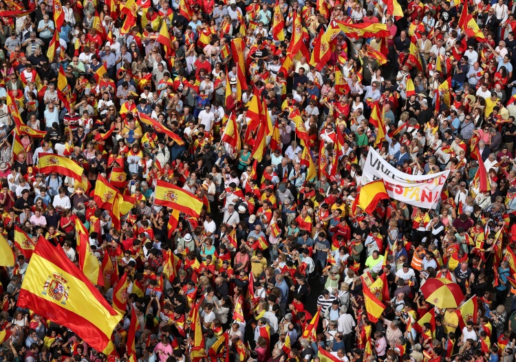 Mais de mil manifestantes vão às ruas de Madri contra referendo catalão - Sergio Perez/Reuters