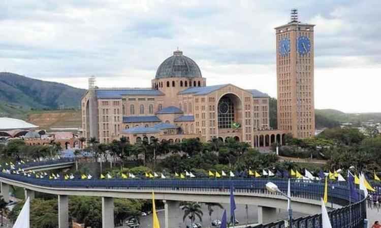 Cerca de 200 mil pessoas celebram Nossa Senhora em Aparecida - Beto Novaes EM DA Press