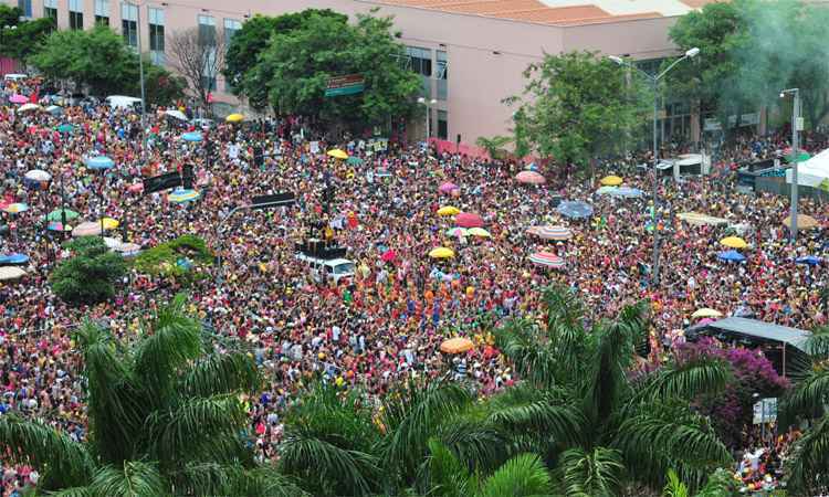 Prefeitura de BH abre cadastramento de blocos de rua para carnaval de 2018 - Alexandre Guzanshe/ EM/ DA Press