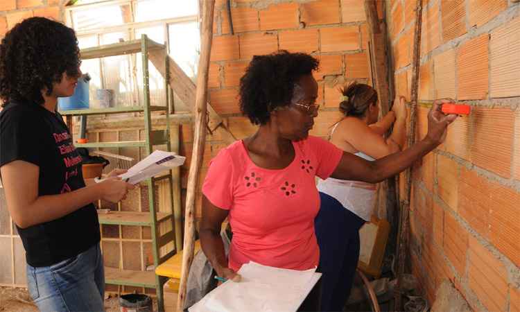 Arquiteta ensina mulheres da periferia de BH a projetar suas casas - Paulo Filgueiras/EM/DA Press