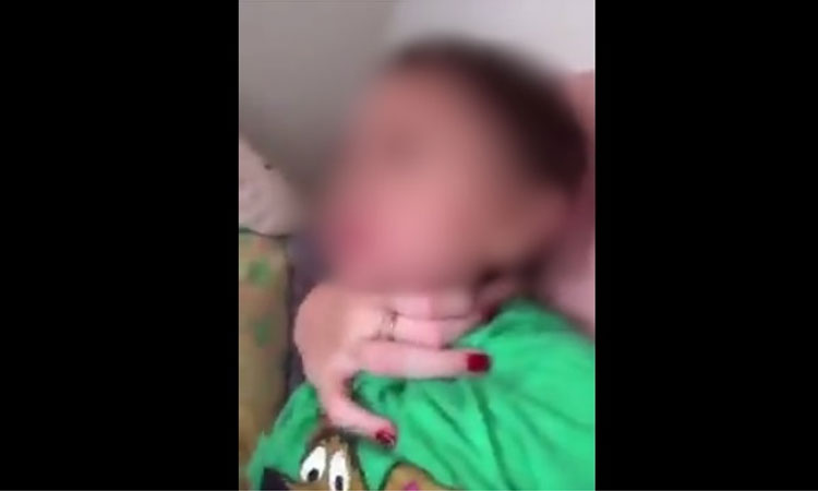 Mãe estrangula filho de 10 meses e envia vídeo para o pai em Abaeté - Reprodução