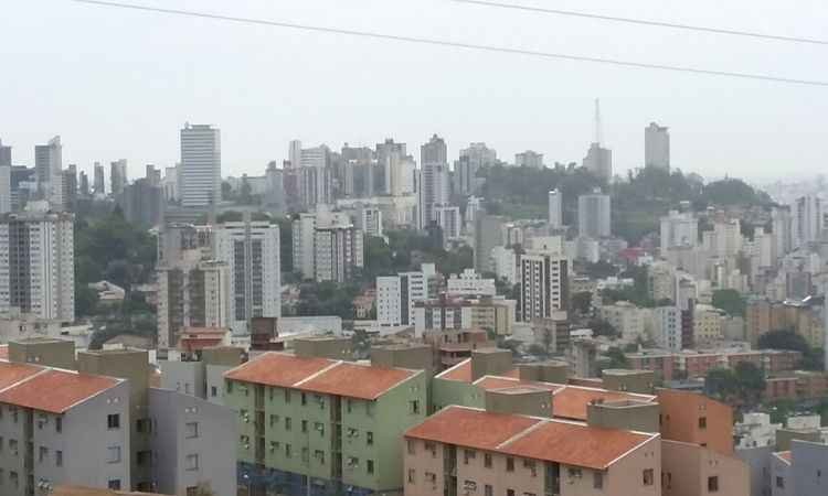 Defesa Civil emite alerta de pancadas de chuva forte na capital - Jair Amaral/EM/D.A.Press